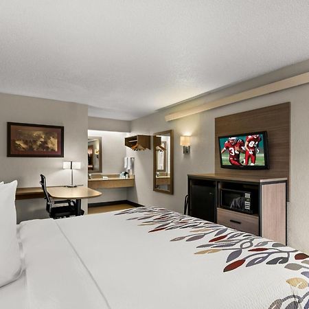 Red Roof Inn Detroit - Royal Oak/מדיסון הייטס מראה חיצוני תמונה
