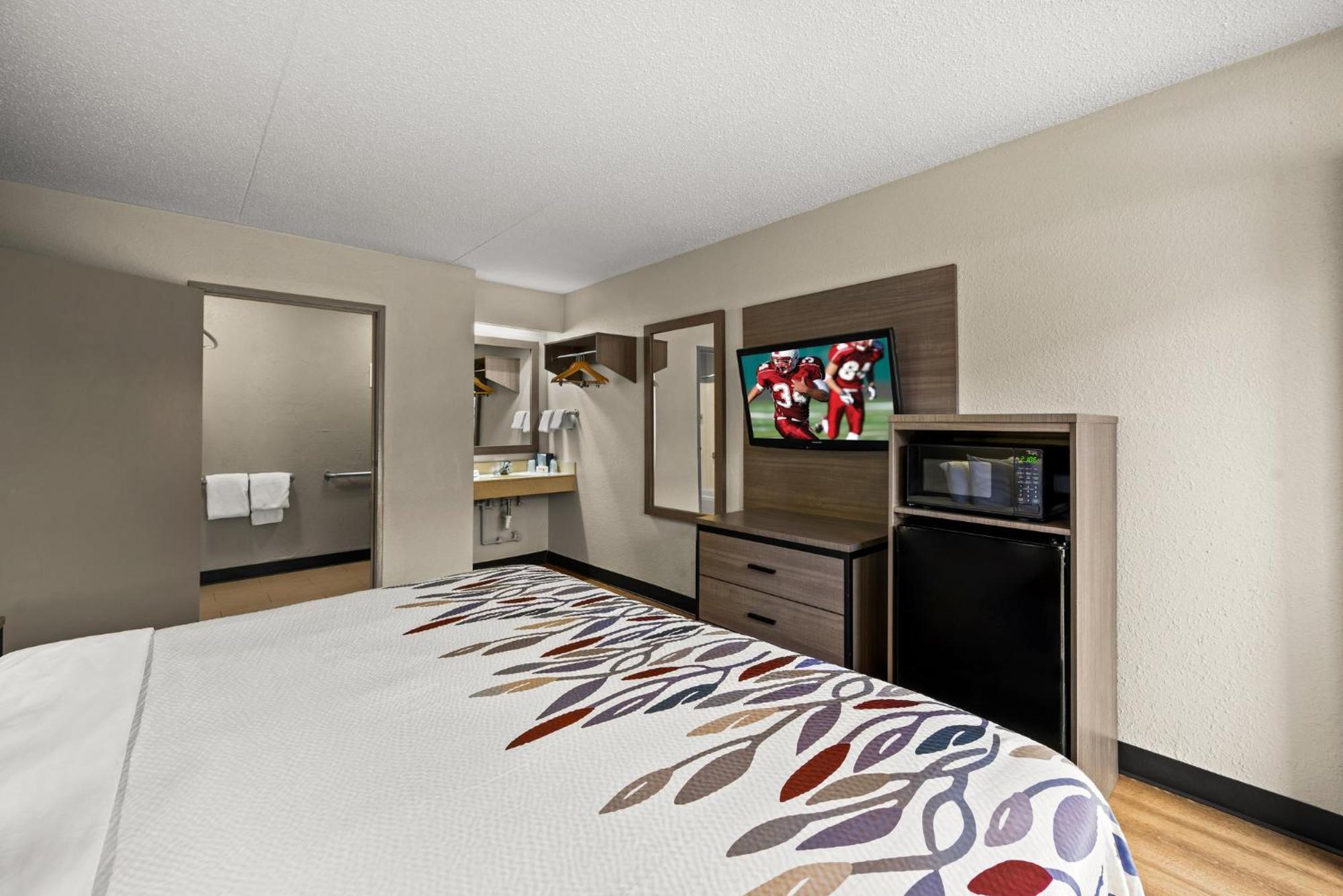 Red Roof Inn Detroit - Royal Oak/מדיסון הייטס מראה חיצוני תמונה