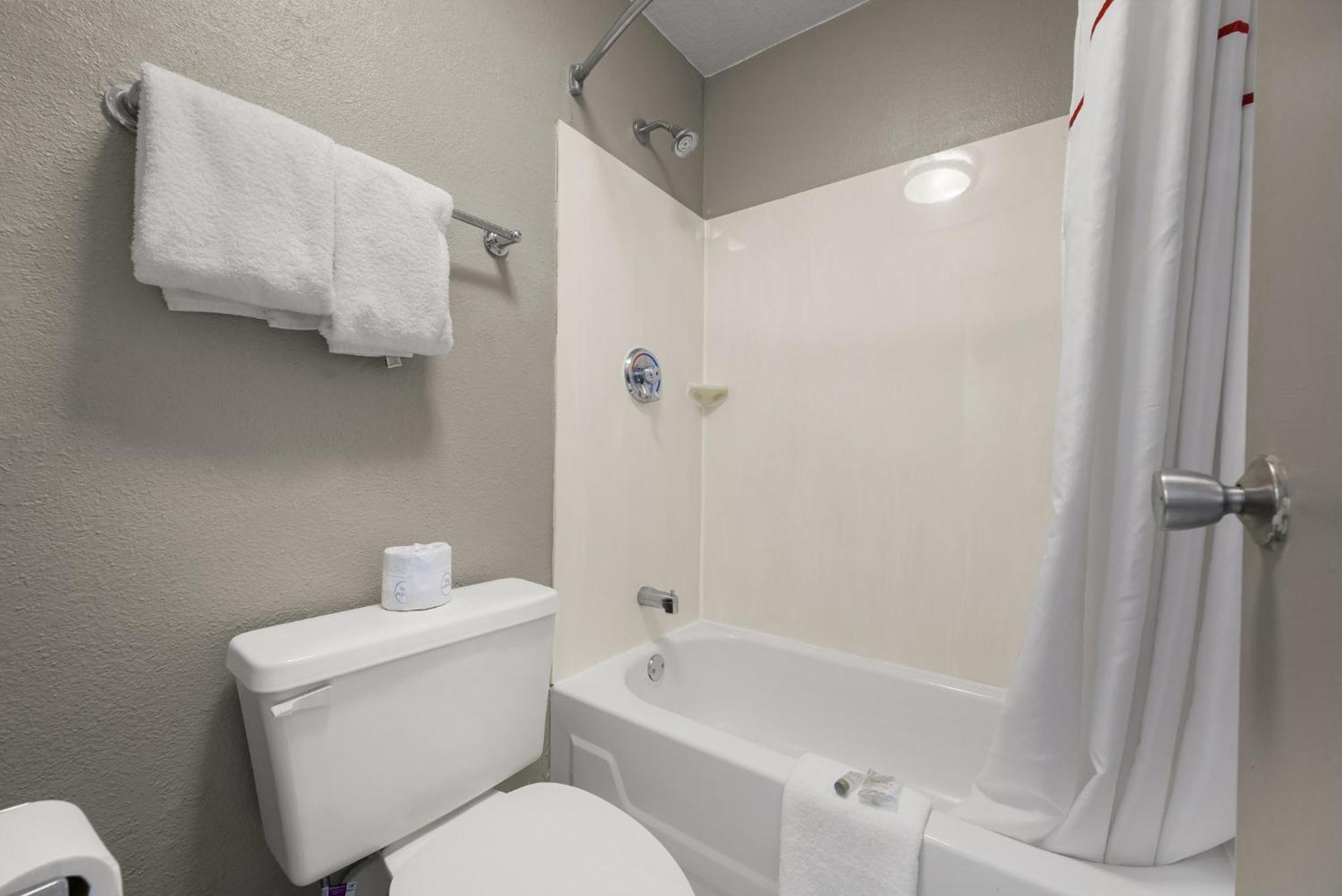 Red Roof Inn Detroit - Royal Oak/מדיסון הייטס מראה חיצוני תמונה