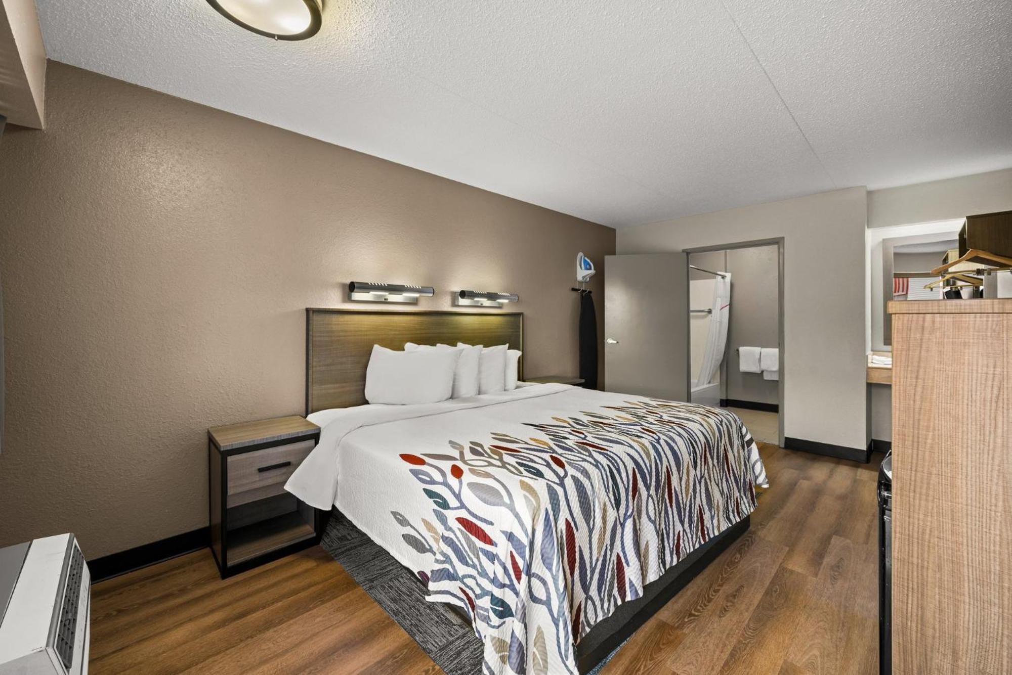 Red Roof Inn Detroit - Royal Oak/מדיסון הייטס מראה חיצוני תמונה