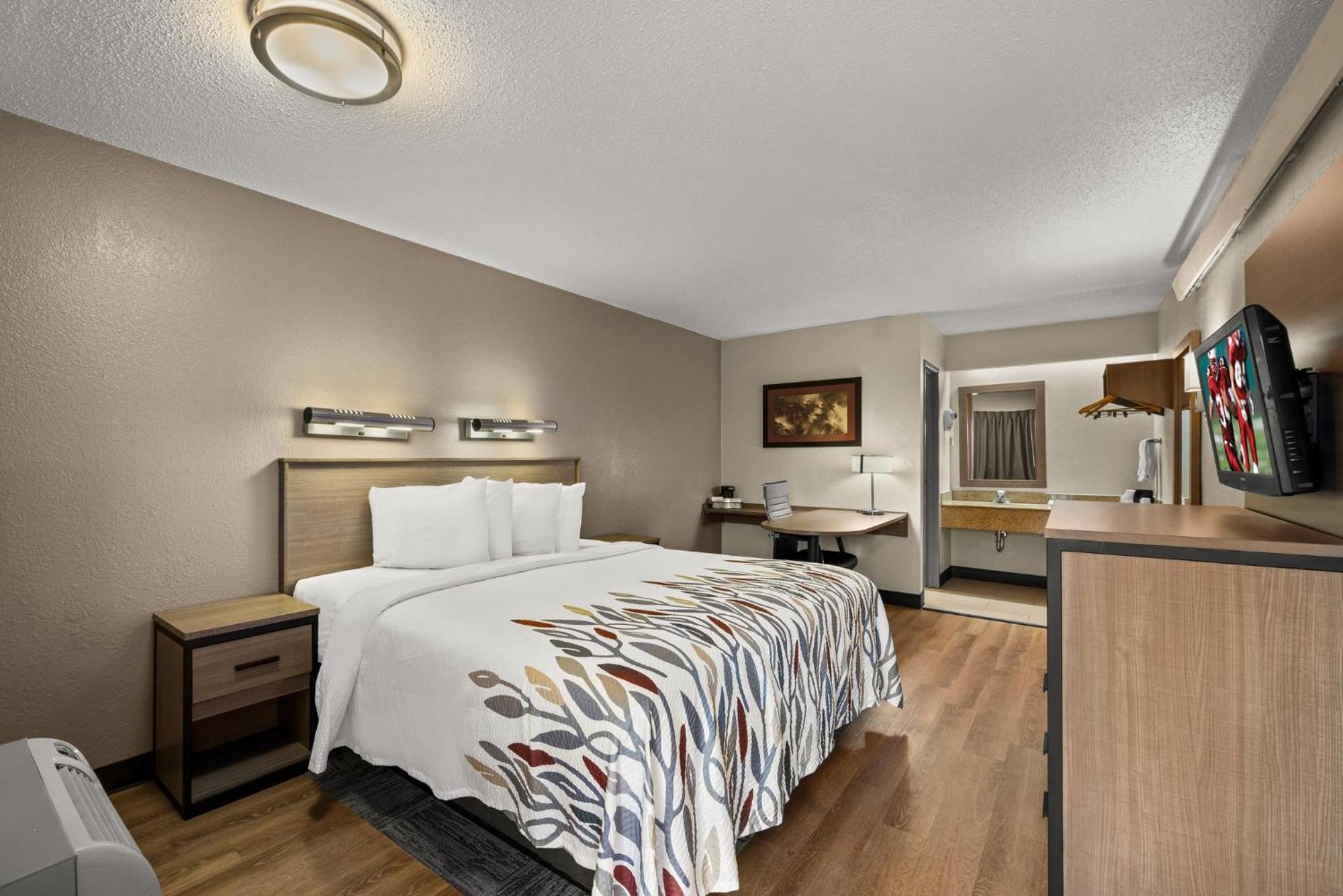 Red Roof Inn Detroit - Royal Oak/מדיסון הייטס מראה חיצוני תמונה