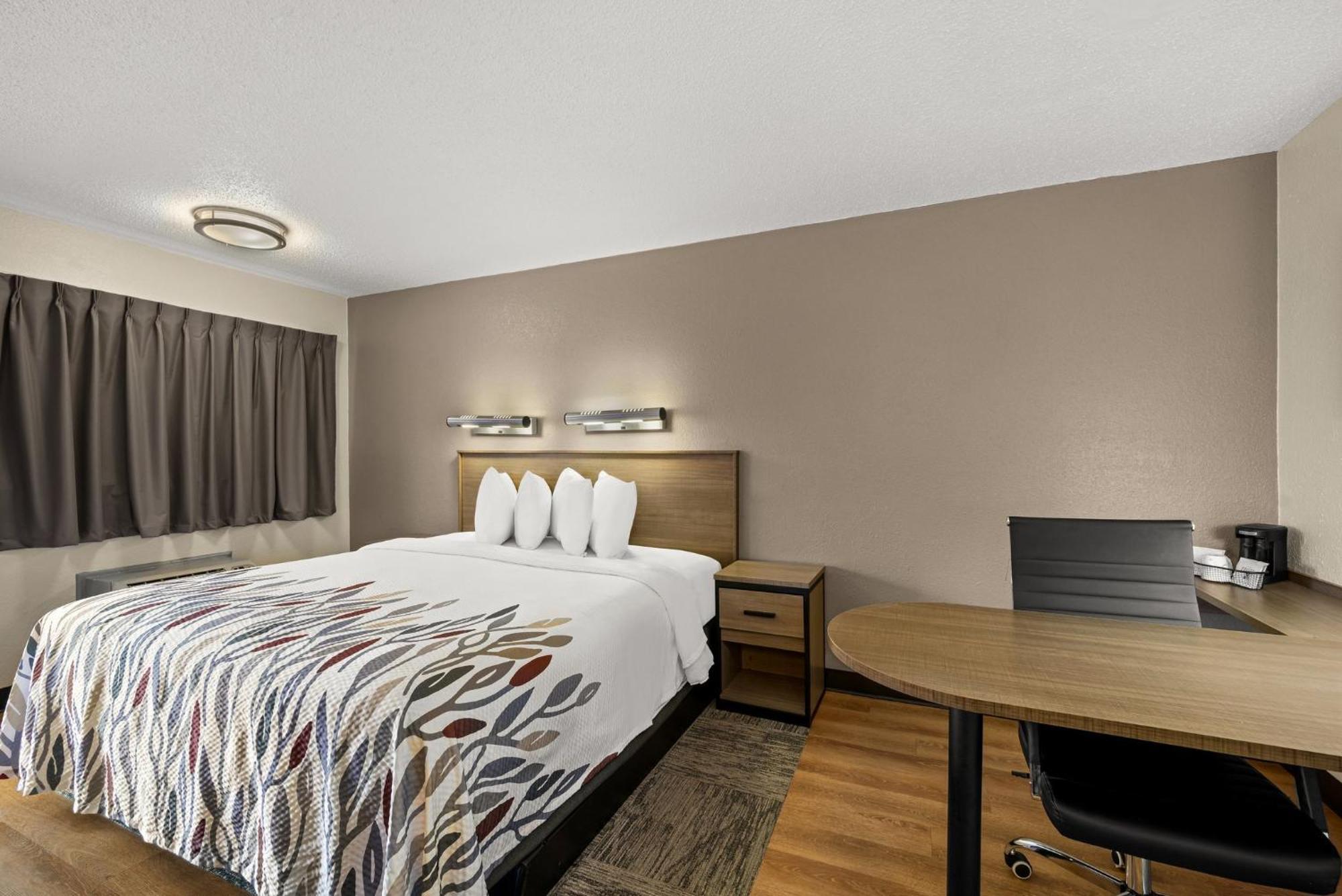 Red Roof Inn Detroit - Royal Oak/מדיסון הייטס מראה חיצוני תמונה
